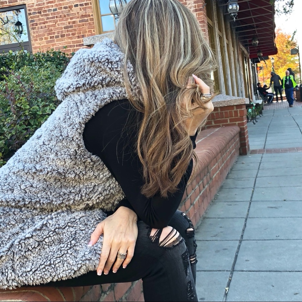 Yummy & Cozy!!  Grey Two-Tone Sherpa Hooded Vest - Picture 3 of 8